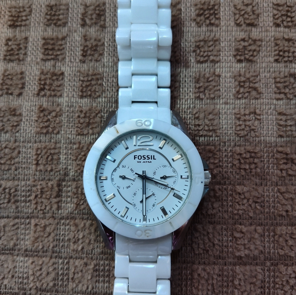 White Fossil watch for small wrist